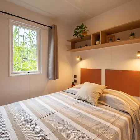 Le Palmier, Mobil-home Sans Vis-a-vis Idealement Situe Entre Et Vignes Feriehus