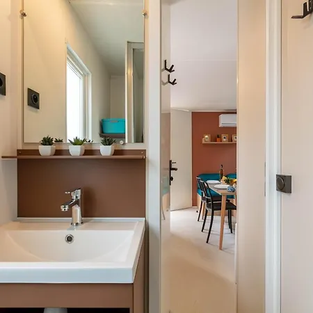 Holiday home Le Palmier, Mobil-home Sans Vis-a-vis Idealement Situe Entre Et Vignes