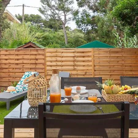 Holiday home Le Palmier, Mobil-home Sans Vis-a-vis Idealement Situe Entre Et Vignes Hyeres